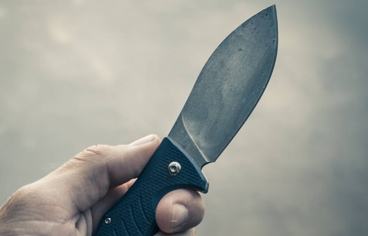Σοκ στη Φθιώτιδα: Χτύπησαν και μαχαίρωσαν 25χρονο ντελιβερά