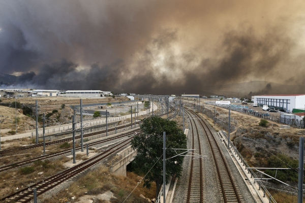 Φωτιά στον Ασπρόπυργο: Εκκενώθηκαν οικισμοί, κάηκαν εργοστάσια - Εκρήξεις και τοξικοί καπνοί