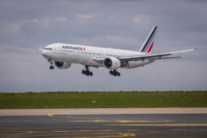 Γαλλία συναγερμός στο αεροδρόμιο Ρουασί: Έρευνες για βόμβα σε αεροπλάνο της Air France