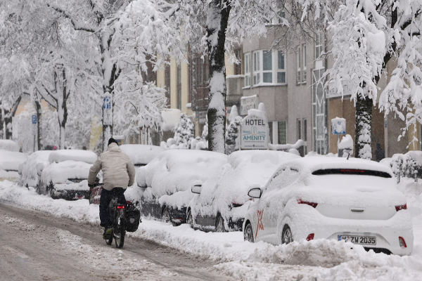Μόναχο: Ματαιώσεις πτήσεων και σιδηροδρομικών δρομολογίων λόγω χιονόπτωσης