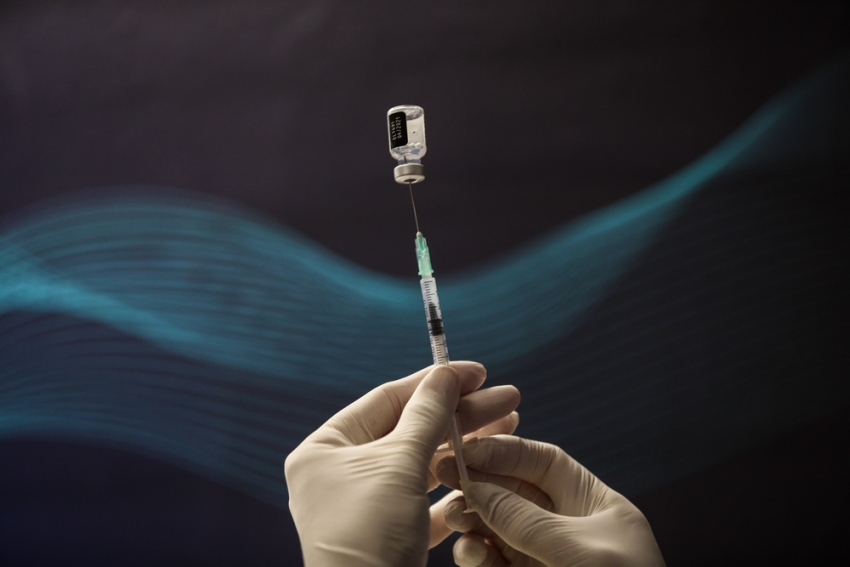 Pfizer - BioNTech: «Θα υπερβούμε τα 2 δισεκατομμύρια δόσεις του εμβολίου»