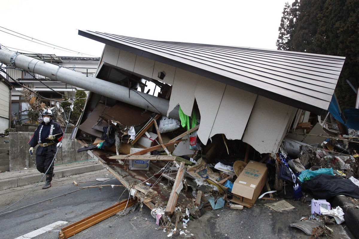 Σεισμός στην Ιαπωνία: Τεράστιες καταστροφές μετά το «χτύπημα» του Εγκέλαδου - Θαμμένοι κάτω από συντρίμμια