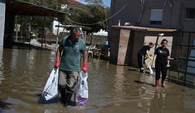 Πλημμύρες: Στερούν 106 ευρώ το μήνα από τους εργαζόμενους που βγαίνουν σε αναστολή