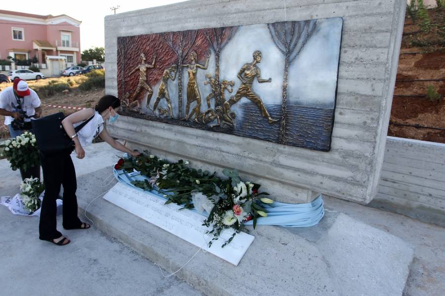 Τραγωδία στο Μάτι: Συγκίνηση στα αποκαλυπτήρια του μνημείου των 102 θυμάτων