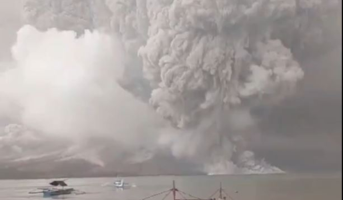 Νέα έκρηξη ηφαιστείου στην Ινδονησία - Εκτοξεύθηκε τέφρα σε ύψος 5 χλμ