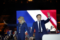 Γαλλία: Ο Μελανσόν και το «δημοκρατικό τόξο» έφραξαν τον δρόμο στη Λεπέν