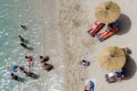 Αγίου Πνεύματος: Νέοι κανόνες στις παραλίες για ομπρέλες και ξαπλώστρες έως τις 15 Ιουνίου