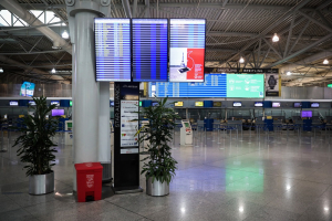 «Βούλιαξε» η επιβατική κίνηση στα ελληνικά αεροδρόμια - Πτώση 83%