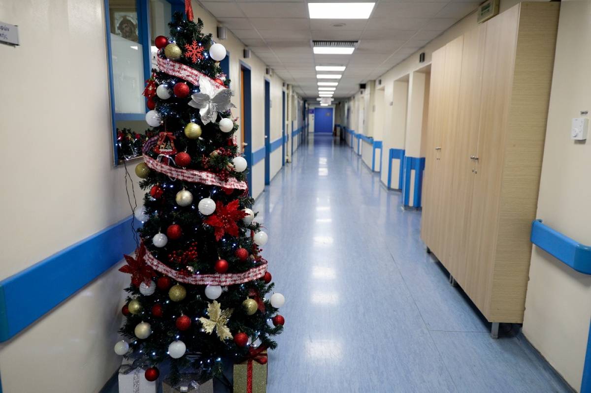 Πνευμονολόγος του «Σωτηρία»: Τα Χριστούγεννα στα νοσοκομεία θα σταθούμε στους ασθενείς COVID σαν οικογένειά τους