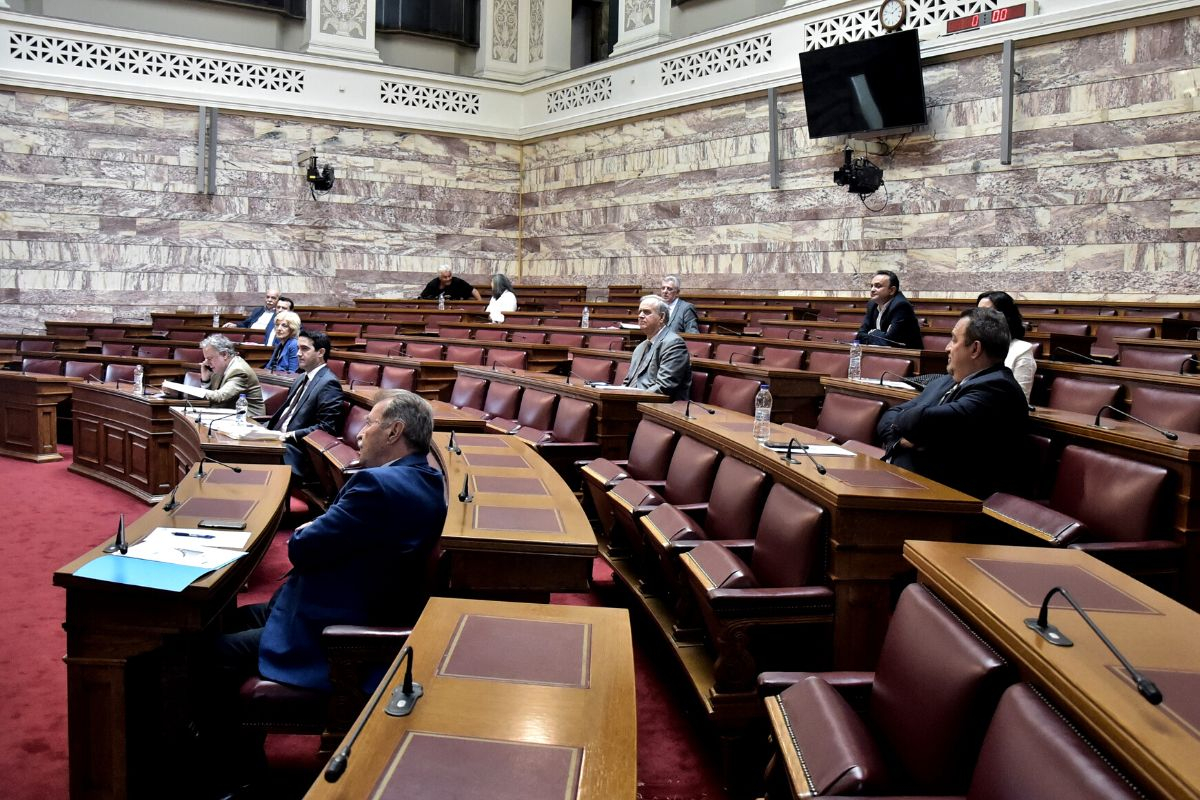 «Γαλάζιο» μπλόκο στην ενημέρωση Ράμμου στη Βουλή - Αποχώρησε ο ΣΥΡΙΖΑ από την Επιτροπή Θεσμών και Διαφάνειας