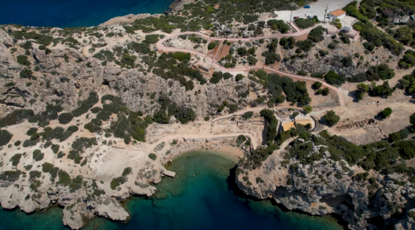 Η μοναδική παραλία στην Ελλάδα εντός αρχαιολογικού χώρου - Mόλις 1,5 ώρα από την Αθήνα (Βίντεο drone)