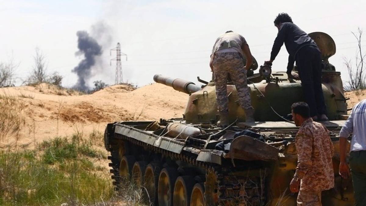 Λιβύη: Ο Χαλίφα Χαφτάρ στραγγαλίζει οικονομικά την κυβέρνηση Σάρατζ