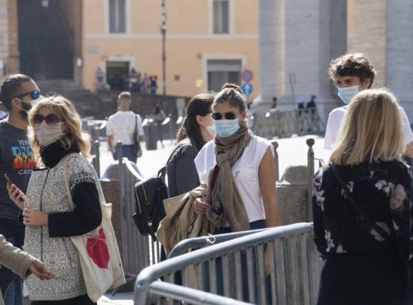 Ιταλία: Πάνω από 10.000 κρούσματα σε μία ημέρα - Lockdown προ των πυλών