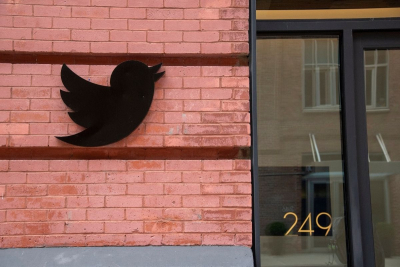 Έλον Μασκ: Απολύει το μισό προσωπικό του Twitter – Στον δρόμο 3.700 εργαζόμενοι