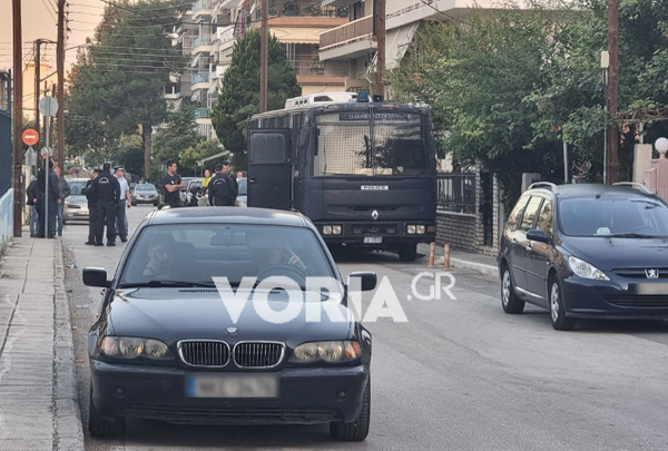 ΕΠΑΛ Σταυρούπολης: Σε αστυνομικό κλοιό και σήμερα με κλούβες και ΜΑΤ
