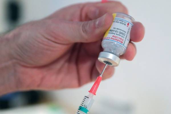 Moderna: Αποτελεσματικό το εμβόλιο κατά της «βρετανικής» μετάλλαξης