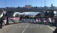 Στους δρόμους οι αγρότες: Μπλόκο στην Αταλάντη πάνω στην Αθηνών-Λαμίας