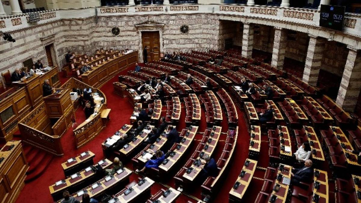 Βουλή: Υπερψηφίστηκαν η τροπολογία για ΛΑΡΚΟ και η ΠΝΠ για αύξηση του κοινωνικού μερίσματος