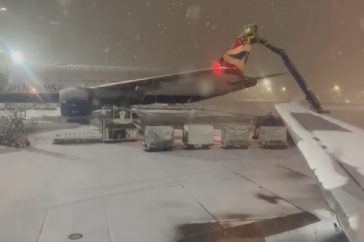 Πρωτοφανές μπλακ άουτ στο αεροδρόμιο του Χίθροου στο Λονδίνο λόγω χιονιά