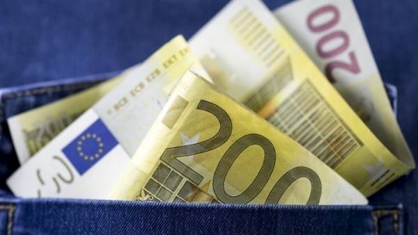ΕΦΚΑ: Στα 1.170,73 ευρώ ο μέσος μισθός πλήρους απασχόλησης τον Απρίλιο