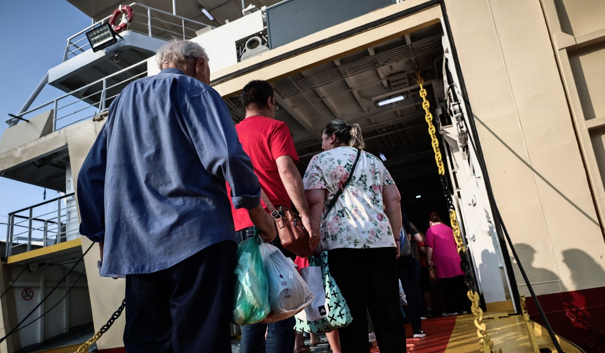 Δημόσιοι υπάλληλοι: «Αύξηση» ένα εισιτήριο άνευ επιστροφής στην Πάρο