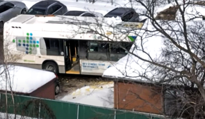 Καναδάς: Λεωφορείο «καρφώθηκε» σε παιδικό σταθμό - Αναφορές για δύο νεκρά παιδιά