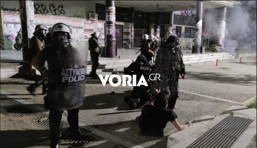Θεσσαλονίκη: Επίθεση με μολότοφ σε δύναμη των ΜΑΤ στο ΑΠΘ