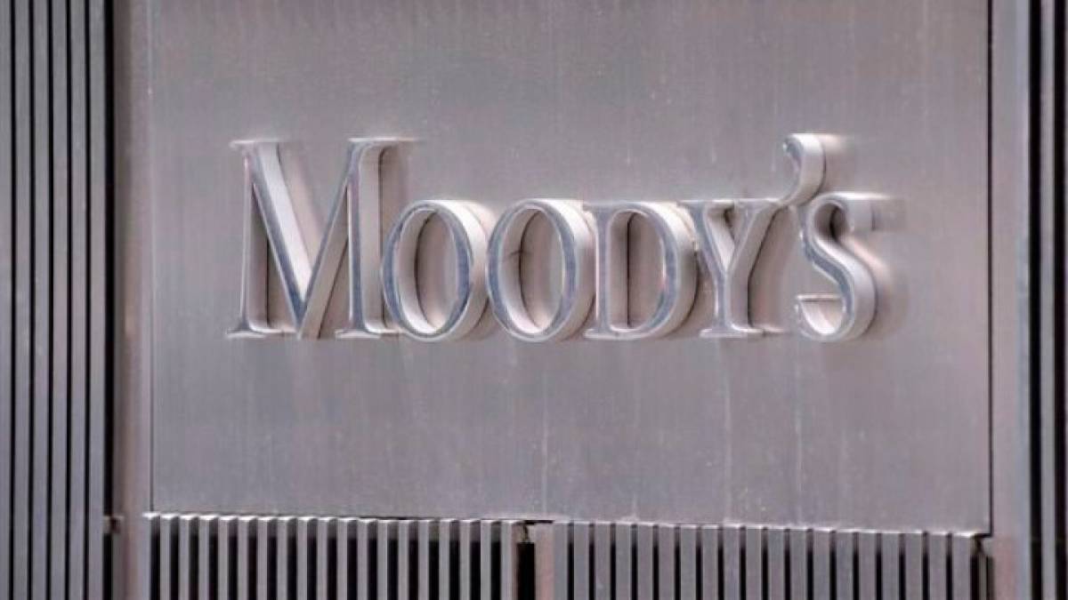 Moody’s: Το αξιόχρεο της Ελλάδας (Β1) στηρίζεται από τη μέτρια οικονομική ισχύ της