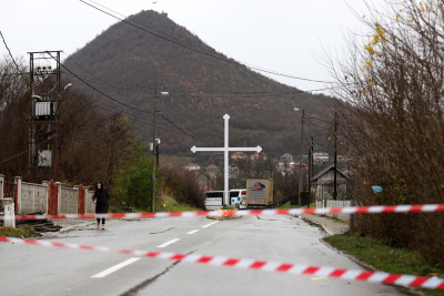 Προς αποκλιμάκωση η ένταση στο Κόσοβο: Οι Σέρβοι αίρουν τα οδοφράγματα