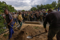 Oυκρανία: Βρέθηκε ομαδικός τάφος στο Ιζιούμ - Πληροφορίες για 440 σορούς