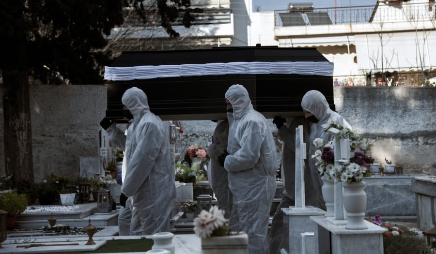 Ανατριχιαστική εικόνα στη Λάρισα: Άσηπτοι οι νεκροί του κορονοϊού - Ανησυχία σε όλα τα νεκροταφεία της χώρας