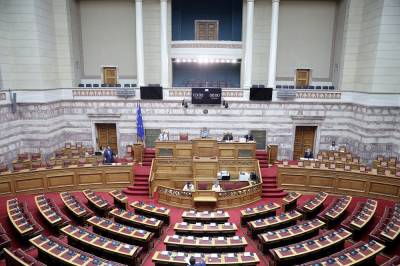 Βουλή: Άγριος καβγάς Καραμανλή – ΣΥΡΙΖΑ