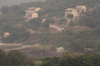 Φωτιά τώρα στην Κέρκυρα - Καίει σε οικισμό