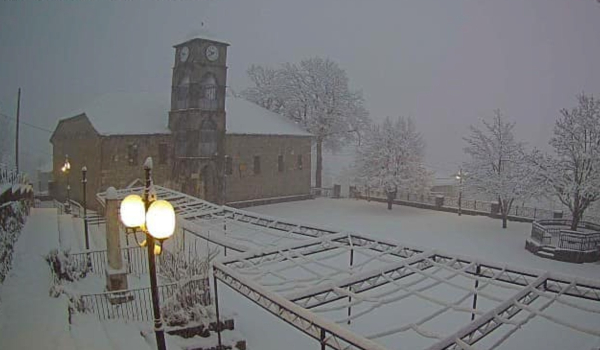 Μαγικό τοπίο σε Μέτσοβο, Κόνιτσα, Φλώρινα: Δείτε βίντεο με τις πυκνές χιονοπτώσεις