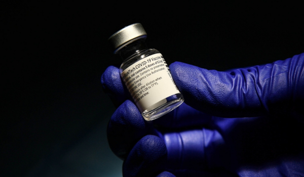 Κορονοϊός: Ο EΜΑ ξεκίνησε αξιολόγηση για νέα έκδοση του εμβολίου της Pfizer