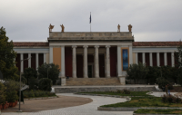 Βρέθηκε εγκαταλελειμμένο βρέφος έξω από το Αρχαιολογικό Μουσείο Αθηνών