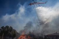 Φωτιά τώρα στην Αττική: Μάχη σε διπλό μέτωπο σε Ραφήνα και Αρτέμιδα - Εκκενώνεται οικισμός