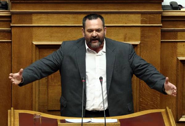 Ελληνας ευρωβουλευτής με απαγόρευση εξόδου από τη χώρα
