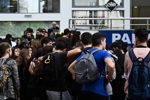 Μετωπική ΣΥΡΙΖΑ με την κυβέρνηση για σχολεία, κάμερες και Παιδεία
