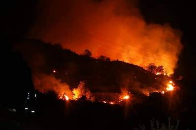 Λέσβος: Δύσκολη νύχτα με δύο φωτιές και ισχυρούς ανέμους