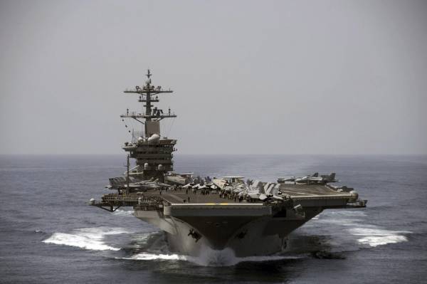ΗΠΑ: «Ξήλωσαν» τον πλοίαρχο που ζητούσε εκκένωση αεροπλανοφόρου λόγω κορονοϊού