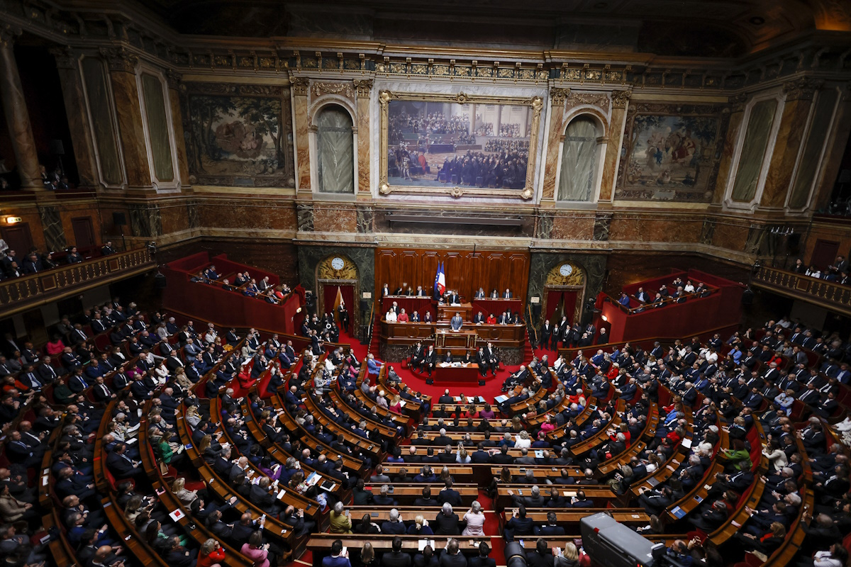 Η Γαλλία «έγραψε» ιστορία: Κατοχύρωσε συνταγματικά το δικαίωμα στην άμβλωση