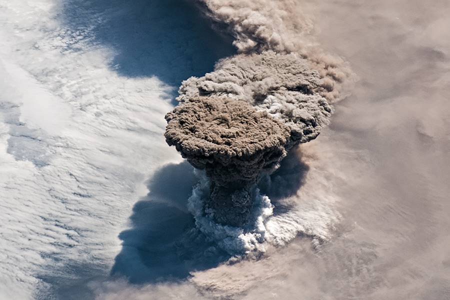 Αυτή η έκρηξη ηφαιστείου θυμίζει μανιτάρι ατομικής βόμβας