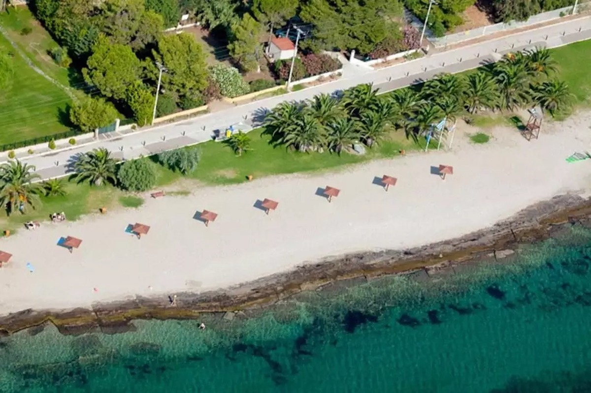Οι καθαρές παραλίες της Αττικής με Γαλάζια Σημαία 2023