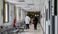 Νοσοκομεία: Τέλος στους εργολάβους βάζει ο Χρυσοχοΐδης - Συνεχίζουν την εργασία τους 6.000 συμβασιούχοι