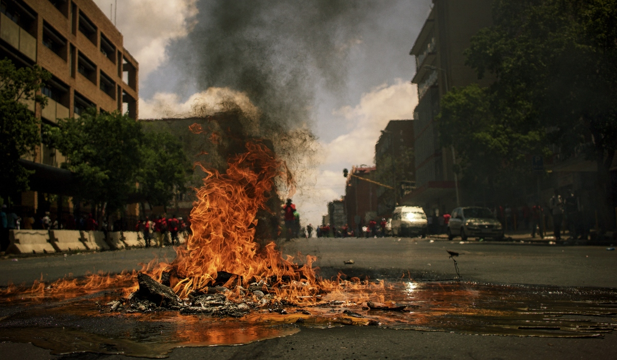 Bloomberg: 101 χώρες θα μπορούσαν να βιώσουν εμφύλιες ταραχές μέχρι το τέλος του έτους