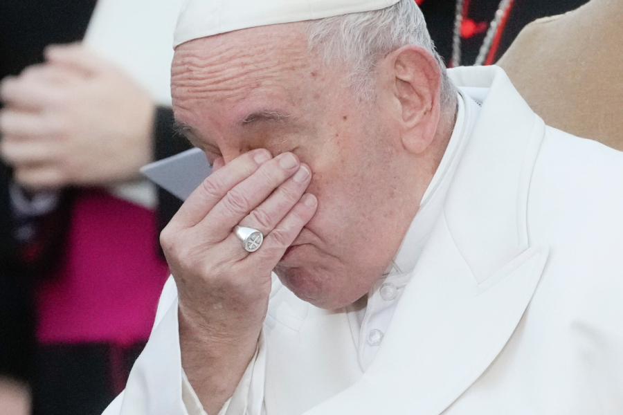 Ο πάπας Φραγκίσκος δάκρυσε μιλώντας για τη «μαρτυρική» Ουκρανία (βίντεο)