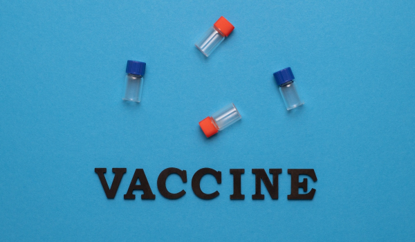 Εμβόλιο: Η λέξη της χρονιάς για δύο λόγους