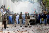Ινδία: Συγκρούσεις με νεκρούς και δεκάδες τραυματίες