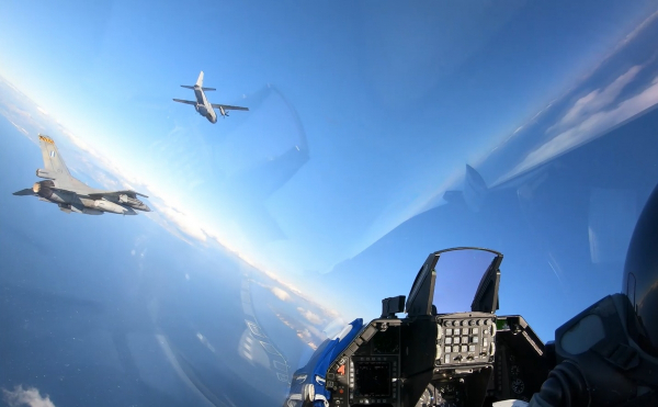 Nepture Strike - 22: Εντυπωσιακές εικόνες από την αεροναυτική άσκηση του ΝΑΤΟ